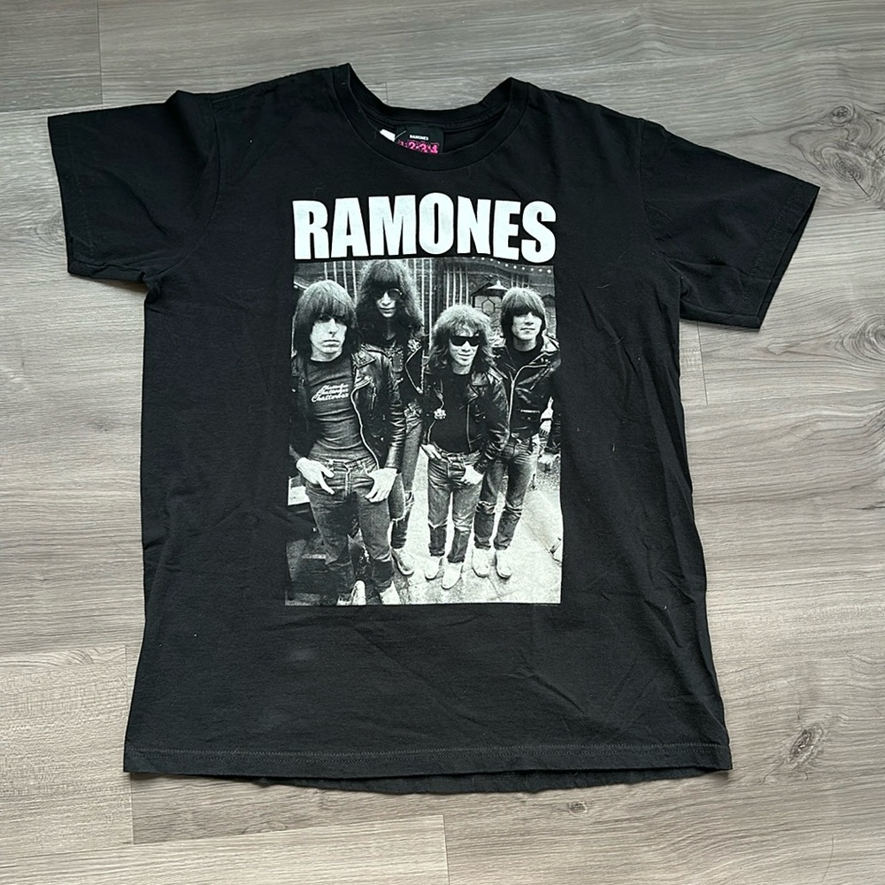 Ramones Band T-Shirt Large in good condition